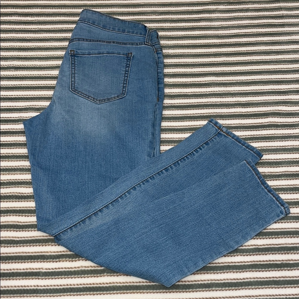 Old Navy Women's Super Skinny Mid-Rise light wash Jeans